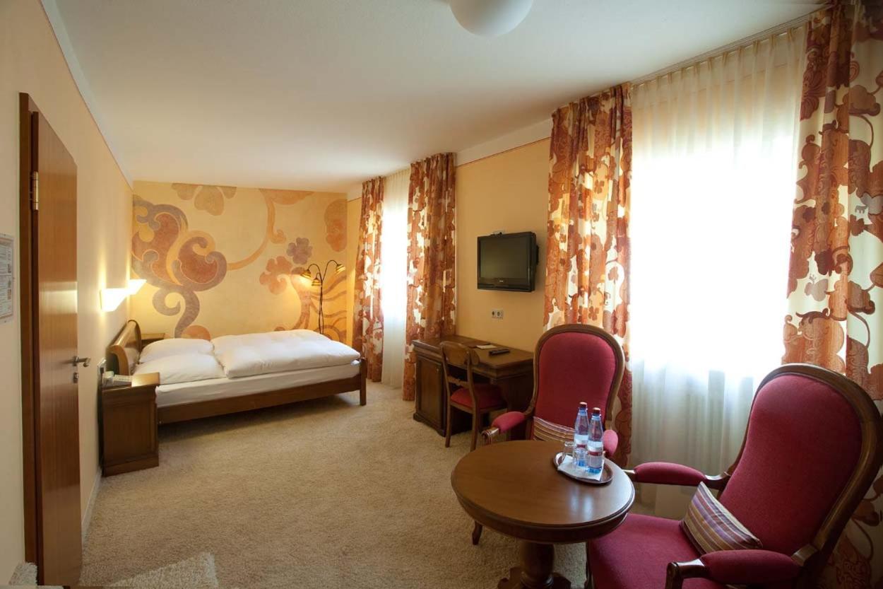 Hotel Karpfen Ебербах Екстер'єр фото