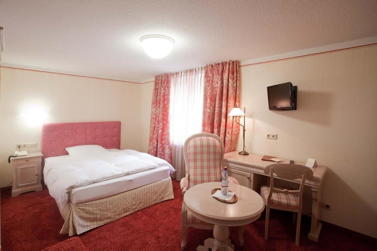 Hotel Karpfen Ебербах Екстер'єр фото