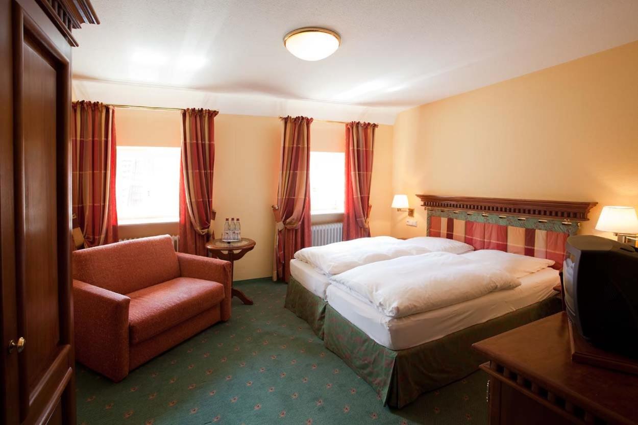 Hotel Karpfen Ебербах Екстер'єр фото